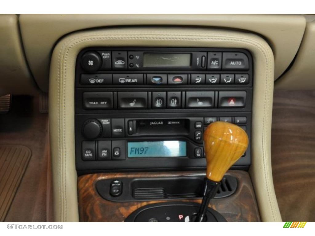 2001 Jaguar XK XK8 Convertible Controls Photo #40063043