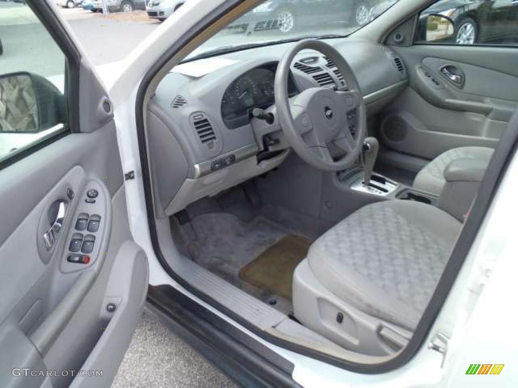 2005 Malibu Maxx LS Wagon - White / Gray photo #7