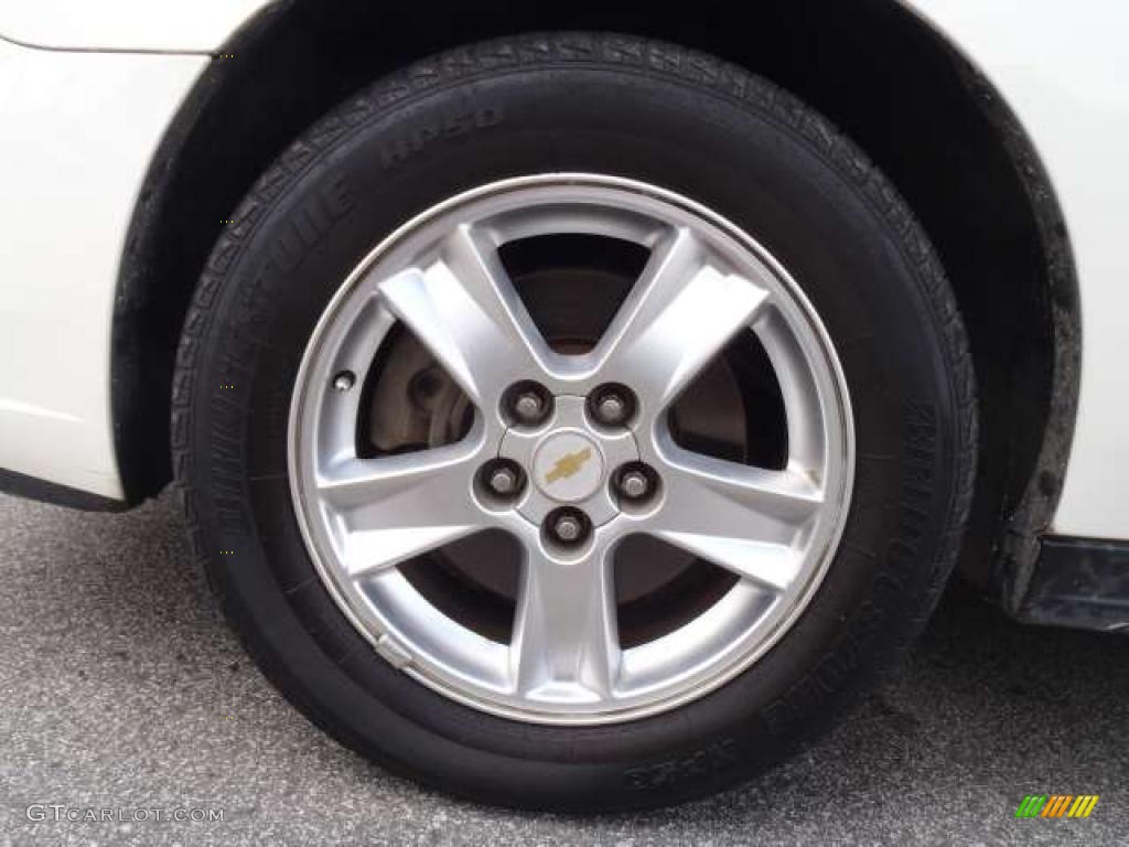 2005 Malibu Maxx LS Wagon - White / Gray photo #13