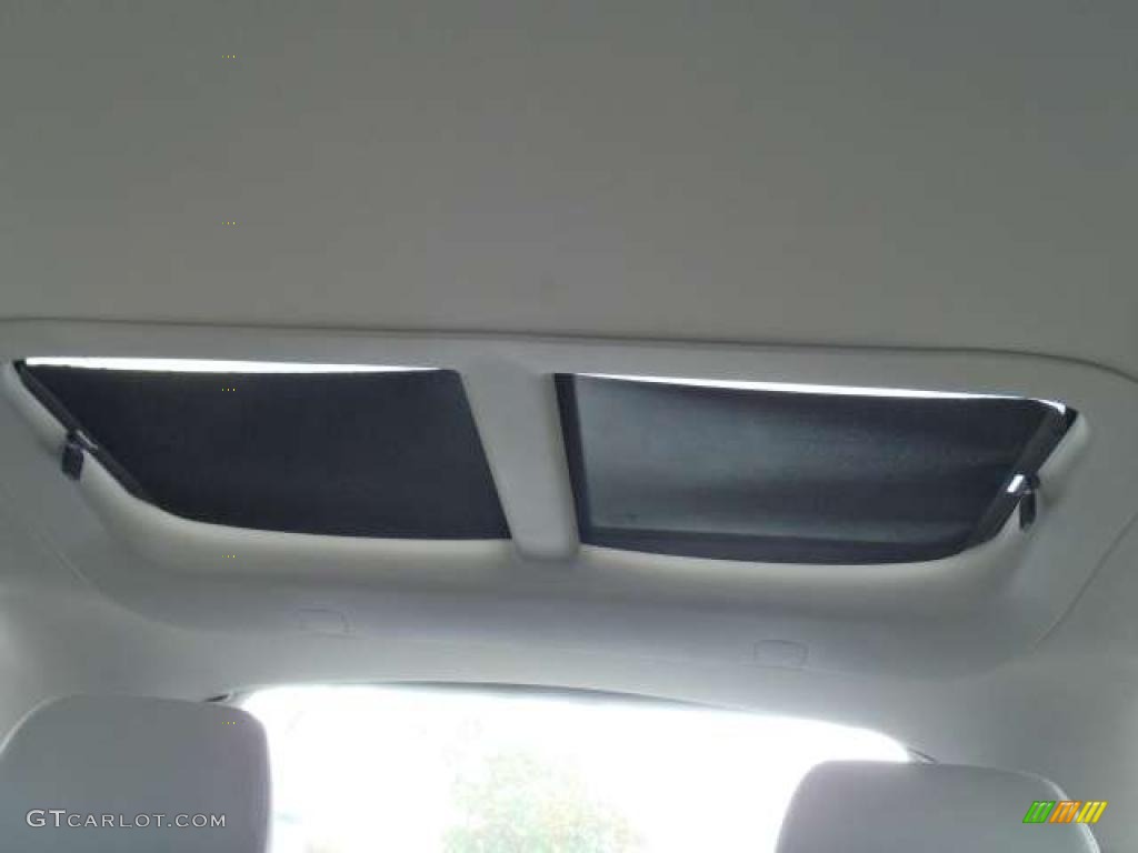 2005 Malibu Maxx LS Wagon - White / Gray photo #14