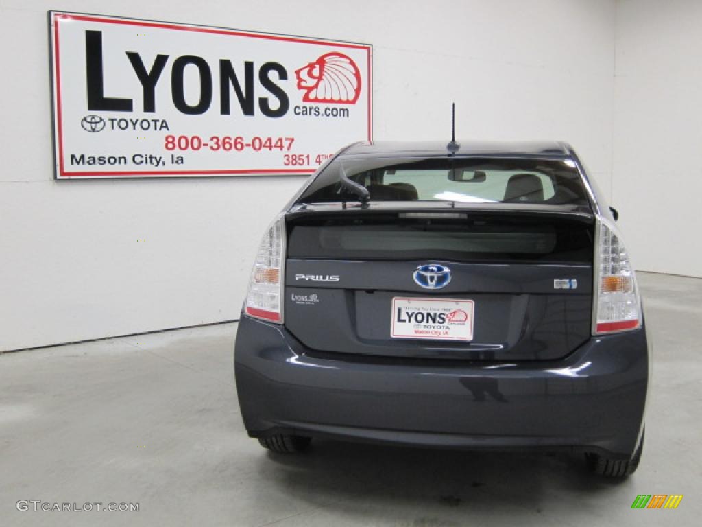 2010 Prius Hybrid V - Winter Gray Metallic / Dark Gray photo #28