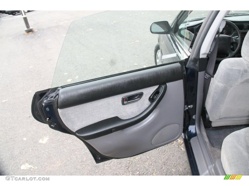 2001 Subaru Legacy L Sedan Gray Door Panel Photo #40071711