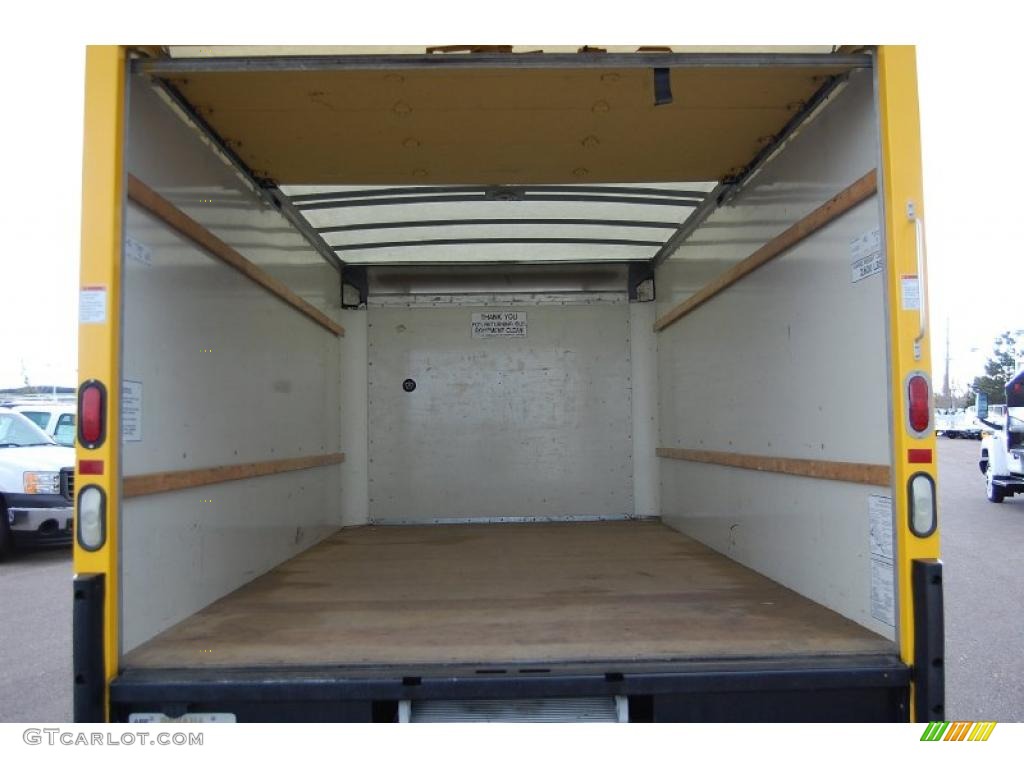 2007 GMC Savana Cutaway 3500 Commercial Cargo Van Trunk Photo #40075731