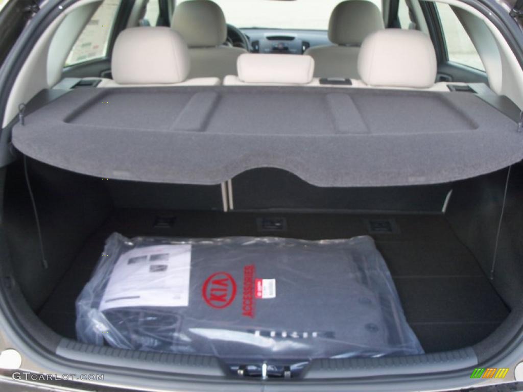 2011 Kia Forte EX 5 Door Trunk Photo #40076195