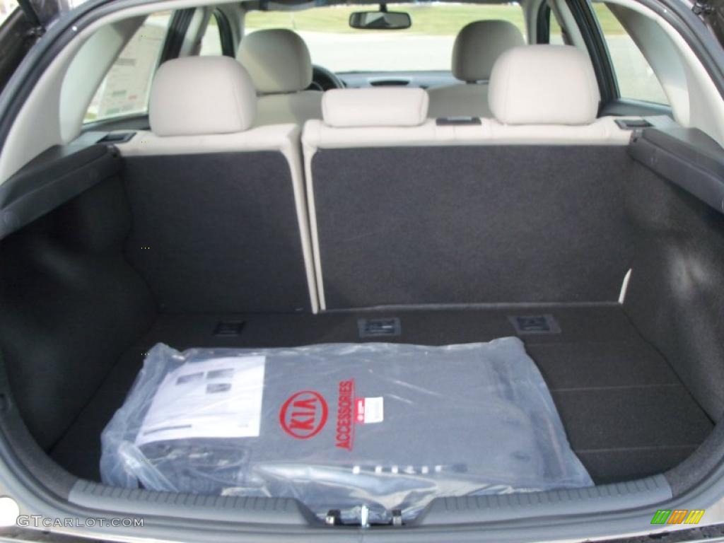 2011 Kia Forte EX 5 Door Trunk Photo #40076211