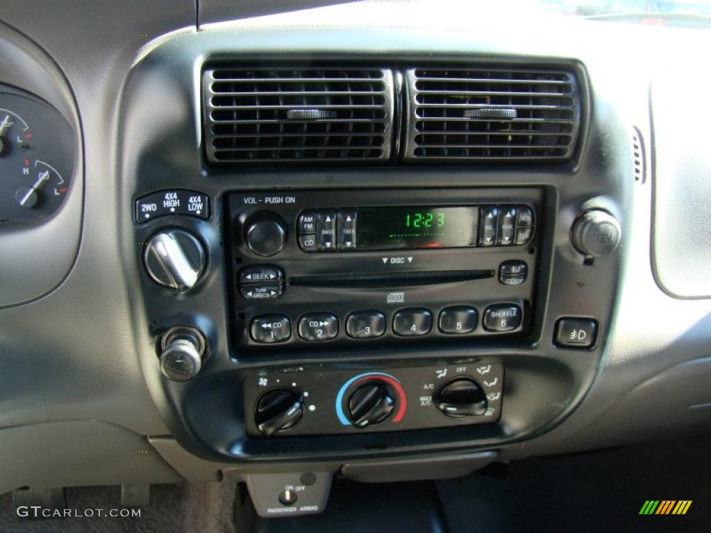 2002 Ford Ranger XLT SuperCab Controls Photo #40078303