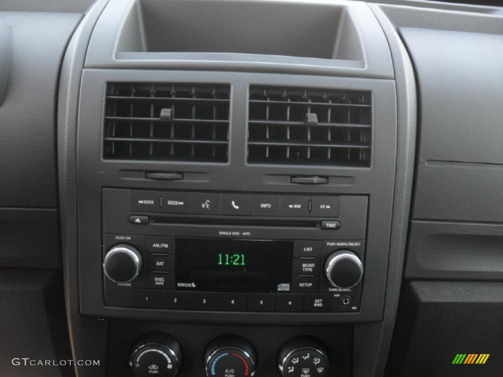 2011 Dodge Nitro Heat Controls Photo #40079271