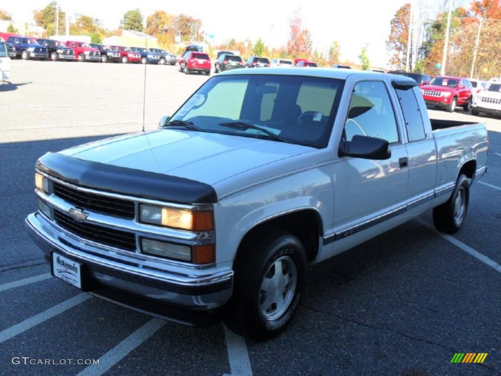 1997 C/K C1500 Silverado Extended Cab - Olympic White / Red photo #1