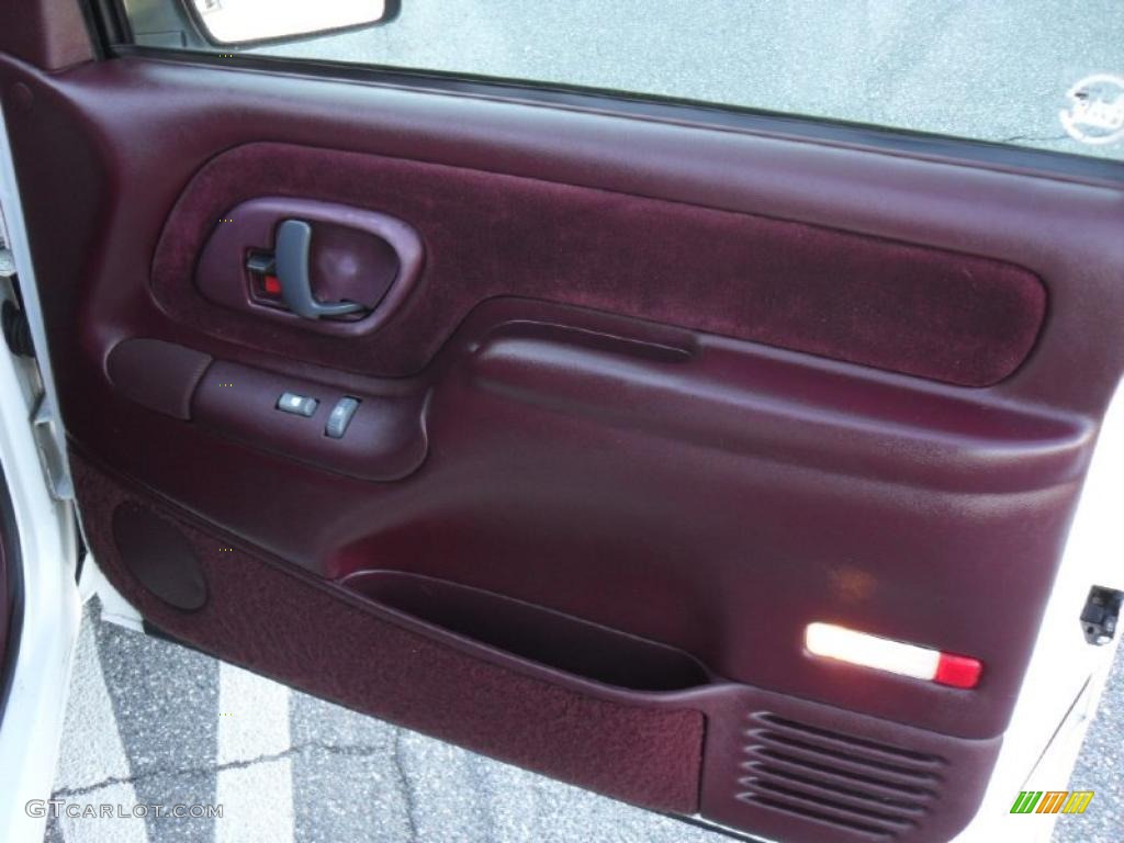 1997 Chevrolet C/K C1500 Silverado Extended Cab Red Door Panel Photo #40080223