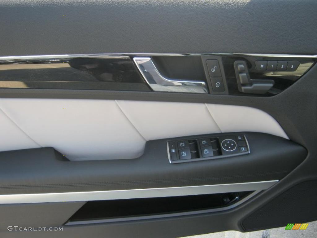 2011 Mercedes-Benz E 350 Cabriolet Ash/Black Door Panel Photo #40081411