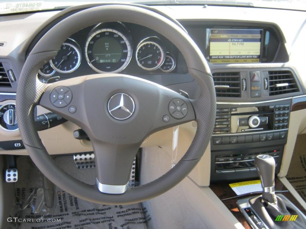 2011 Mercedes-Benz E 350 Cabriolet Almond/Mocha Dashboard Photo #40081907