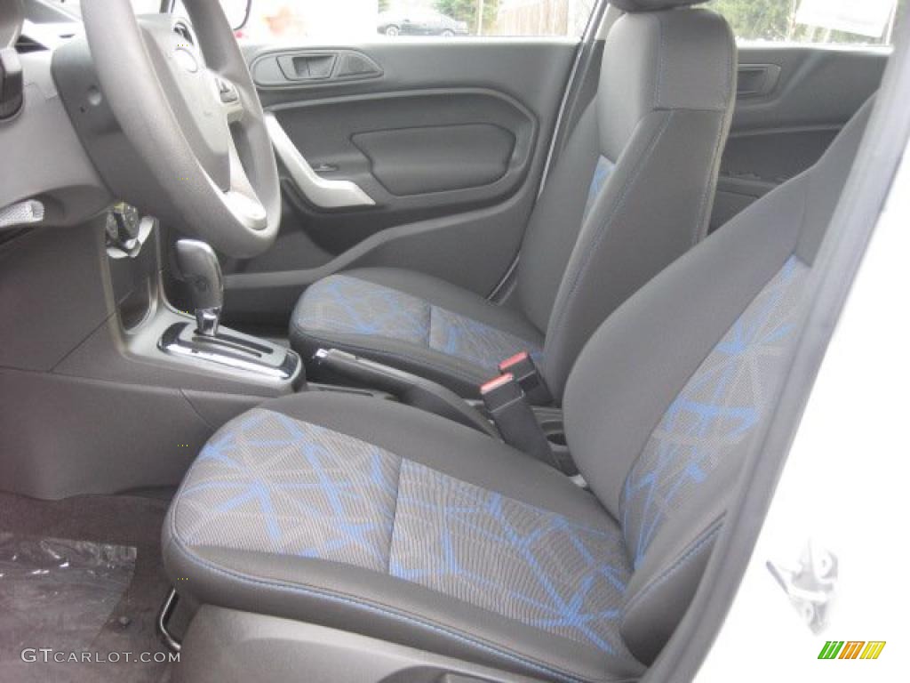 2011 Fiesta SE Sedan - Oxford White / Charcoal Black/Blue Cloth photo #5