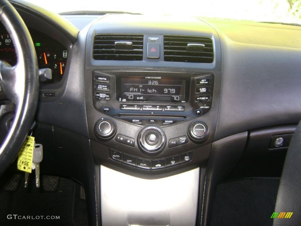 2004 Honda Accord EX Coupe Controls Photo #40089455