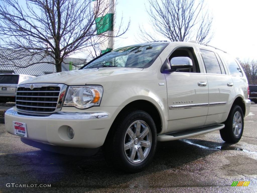 Cool Vanilla 2008 Chrysler Aspen Limited 4WD Exterior Photo #40090255