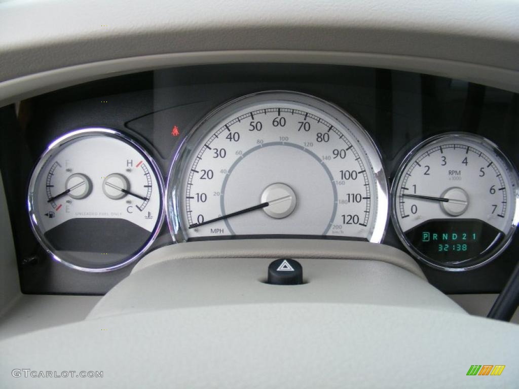 2008 Chrysler Aspen Limited 4WD Gauges Photo #40090523
