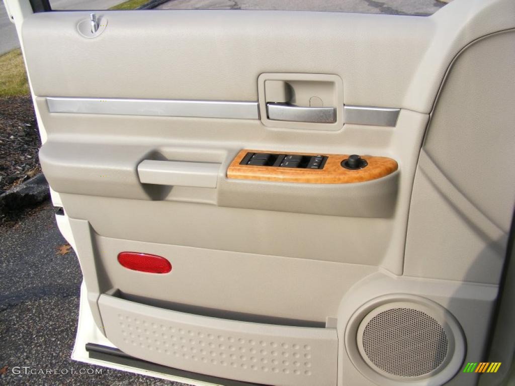 2008 Chrysler Aspen Limited 4WD Light Graystone Door Panel Photo #40090623