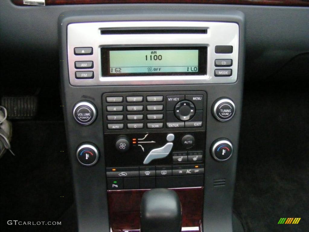 2008 Volvo V70 3.2 Controls Photo #40092463