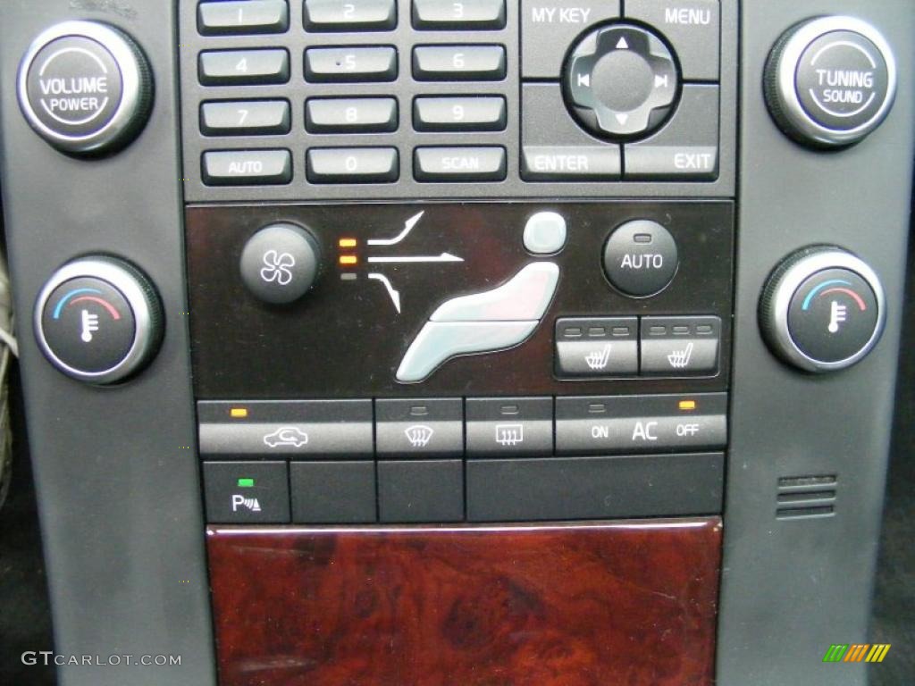 2008 Volvo V70 3.2 Controls Photo #40092495