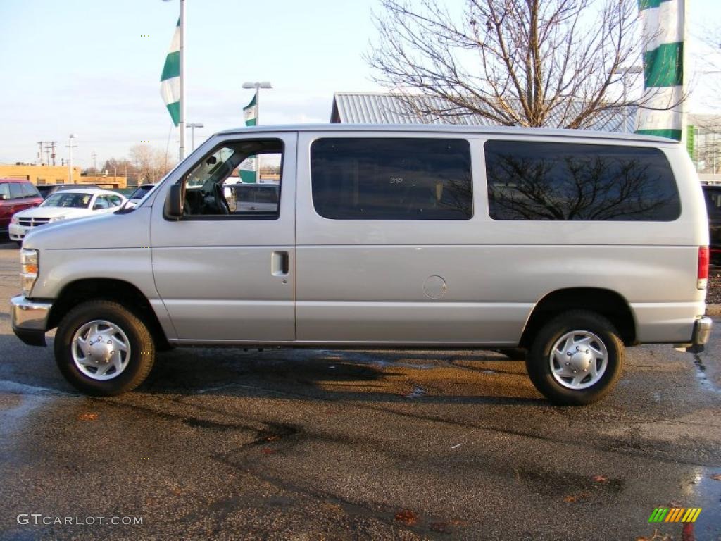 Ingot Silver Metallic 2010 Ford E Series Van E350 XLT Passenger Exterior Photo #40093159