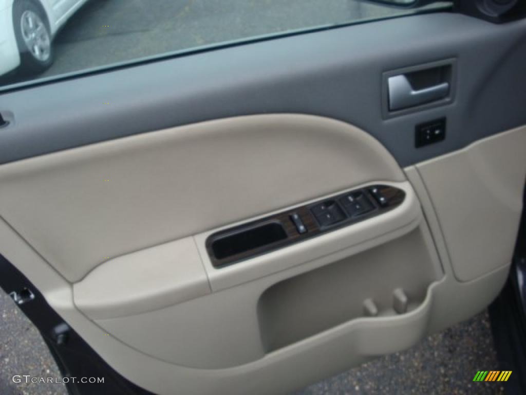 2008 Mercury Sable Premier AWD Sedan Charcoal Black/Medium Light Stone Door Panel Photo #40093287