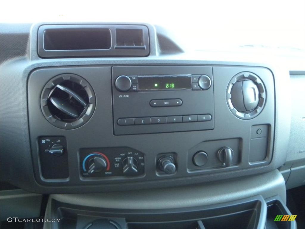2010 Ford E Series Van E150 Commercial Controls Photo #40095288