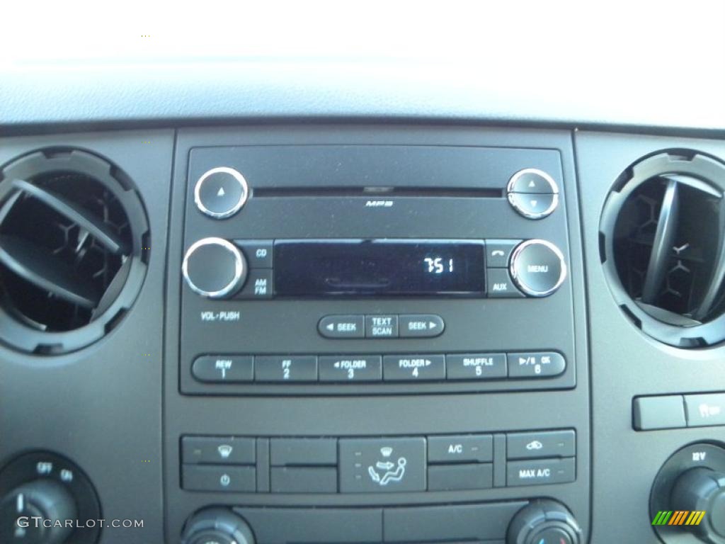 2011 Ford F250 Super Duty XL Regular Cab Chassis Controls Photo #40096269