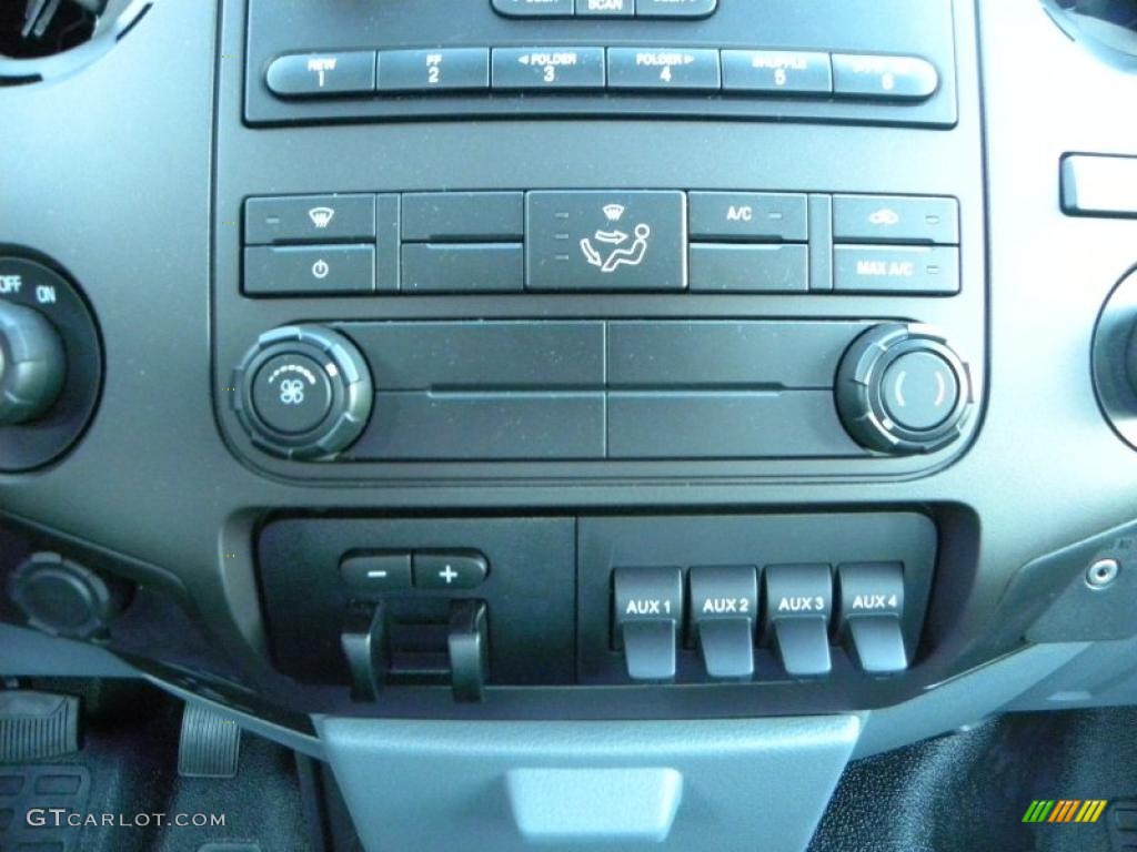2011 Ford F250 Super Duty XL Regular Cab Chassis Controls Photo #40096281