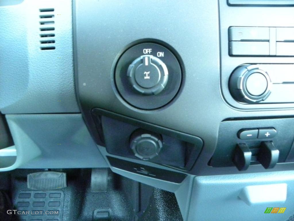 2011 Ford F250 Super Duty XL Regular Cab Chassis Controls Photo #40096299