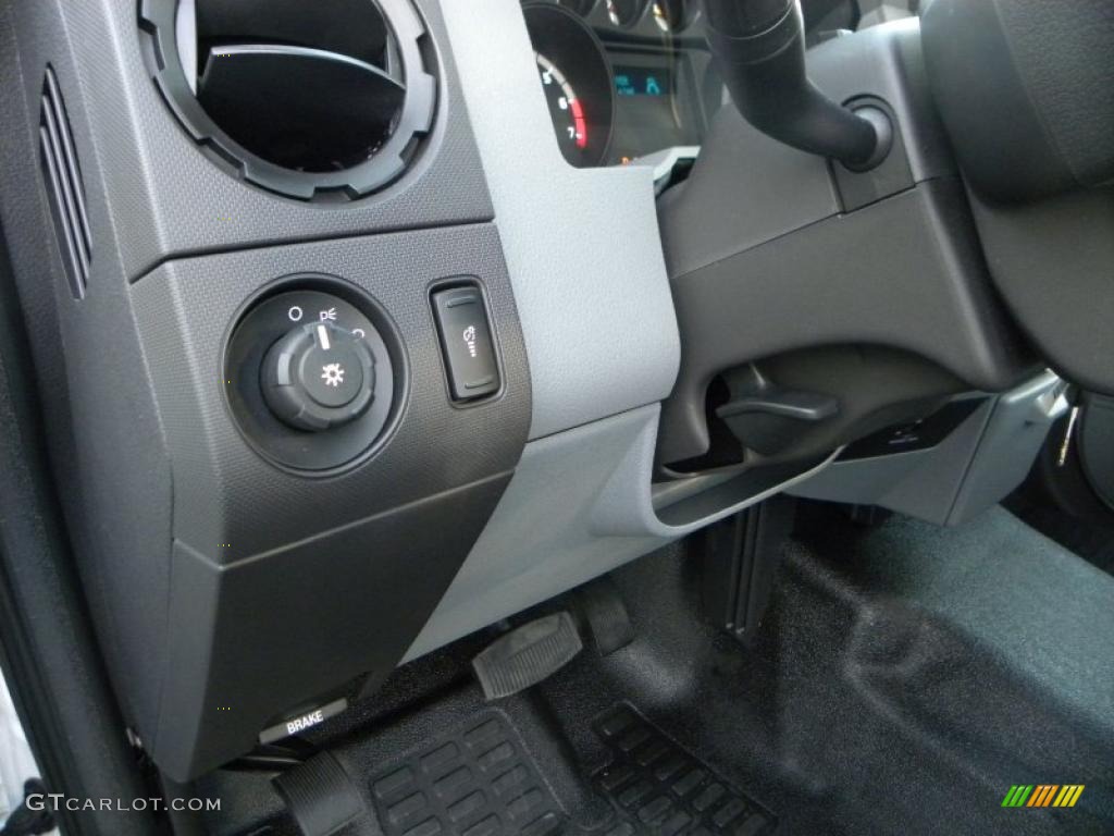2011 Ford F250 Super Duty XL Regular Cab Chassis Controls Photo #40096347