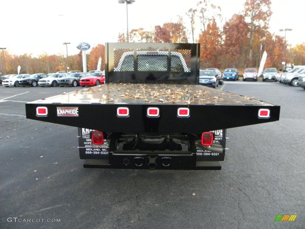 2011 F450 Super Duty XL Crew Cab Chassis - Oxford White / Steel photo #4