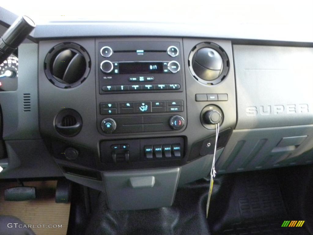 2011 Ford F450 Super Duty XL Crew Cab Chassis Controls Photo #40096671