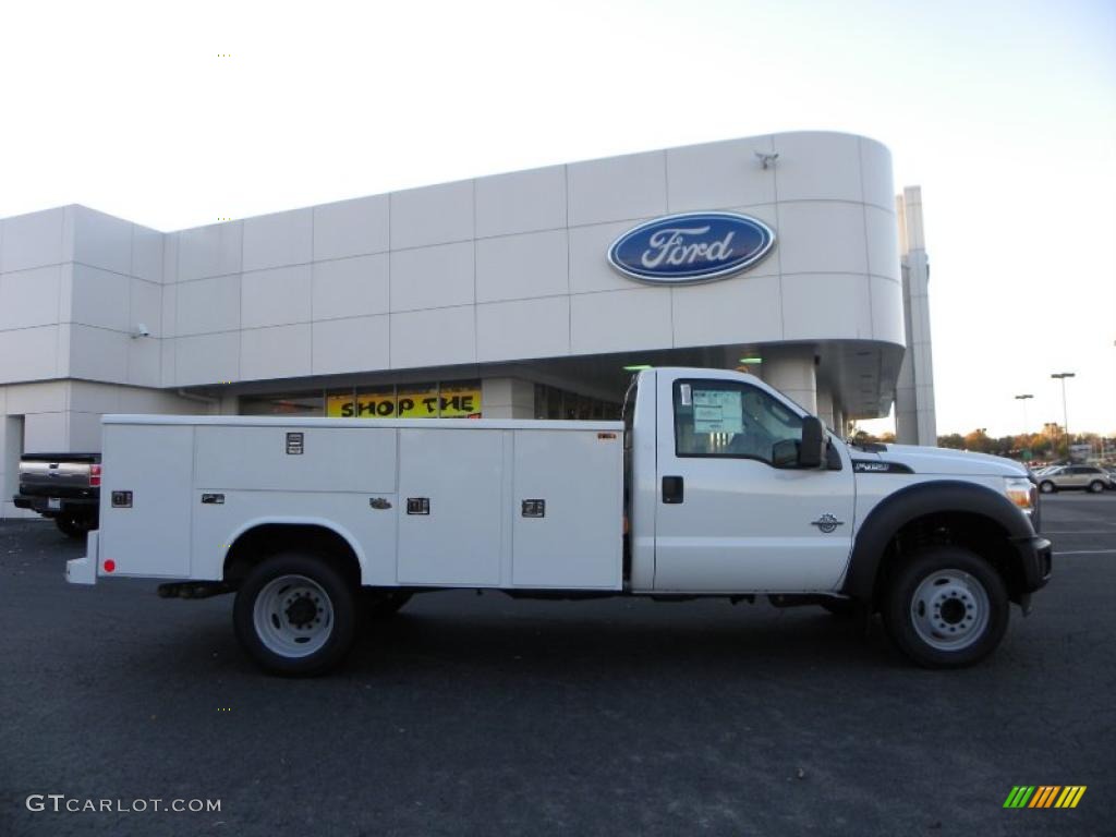2011 F450 Super Duty XL Regular Cab Chassis - Oxford White / Steel photo #2
