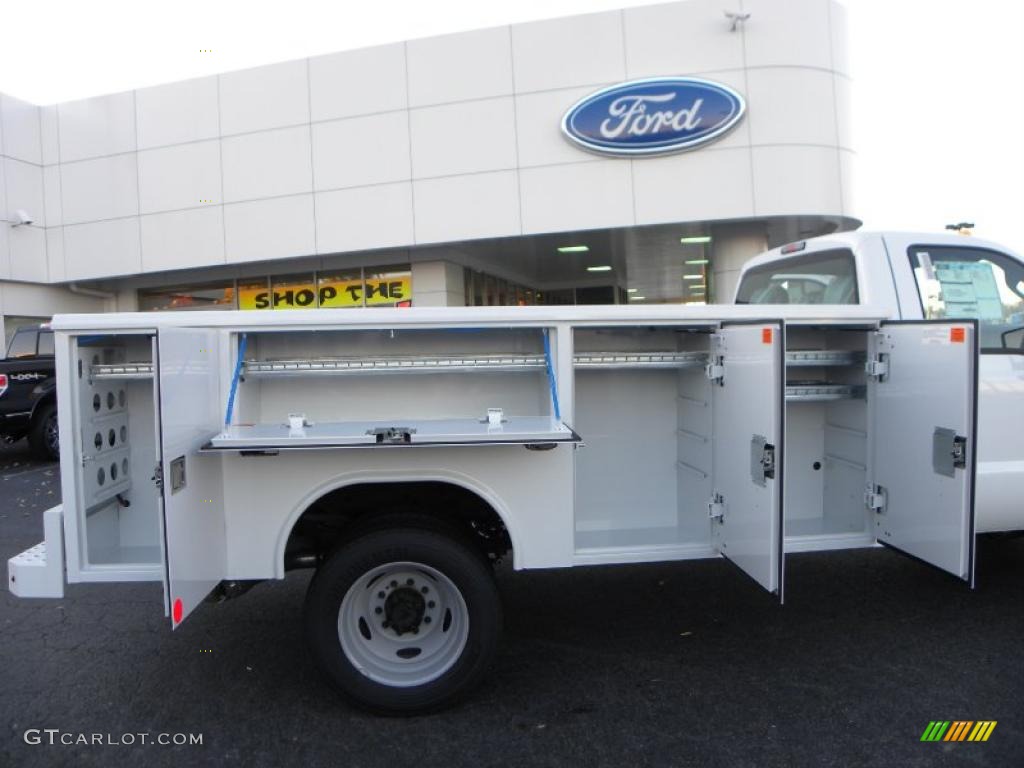 2011 F450 Super Duty XL Regular Cab Chassis - Oxford White / Steel photo #11