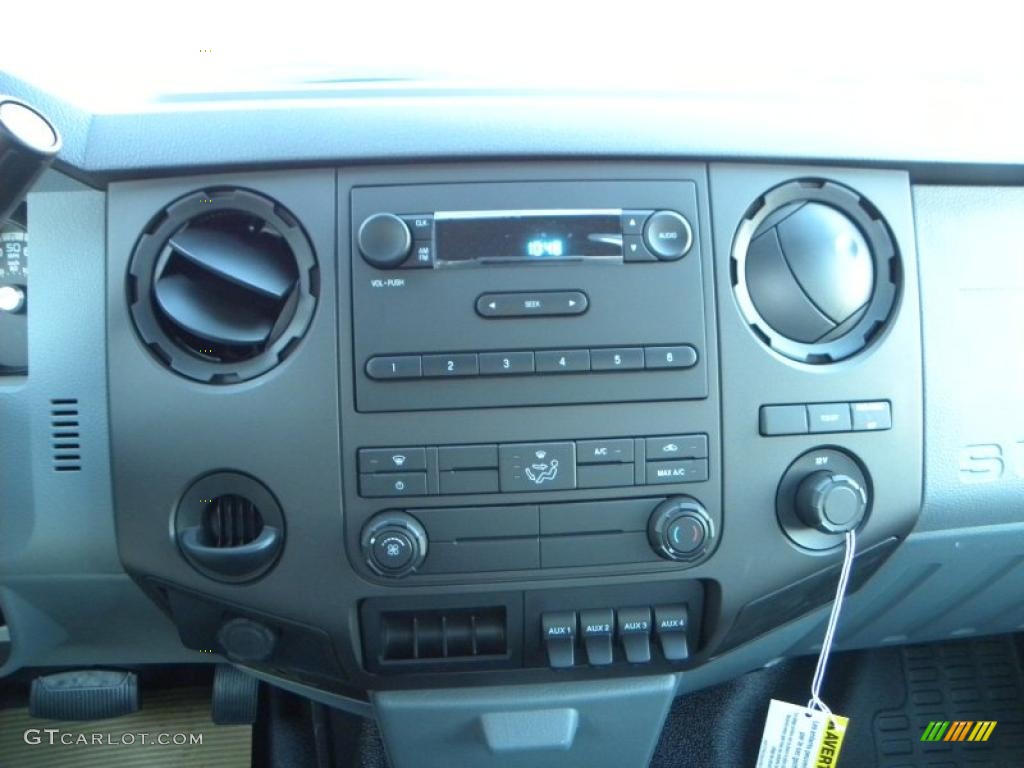 2011 Ford F450 Super Duty XL Regular Cab Chassis Controls Photo #40096964