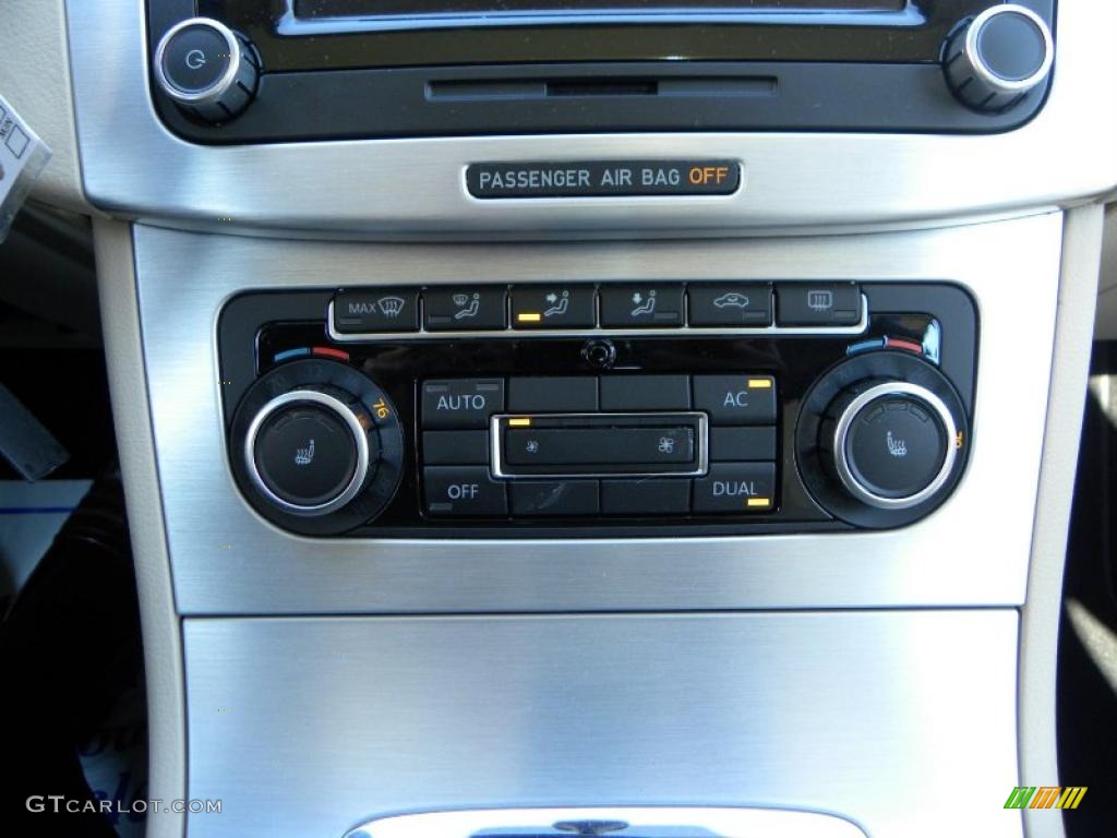 2009 Volkswagen CC Luxury Controls Photo #40098219