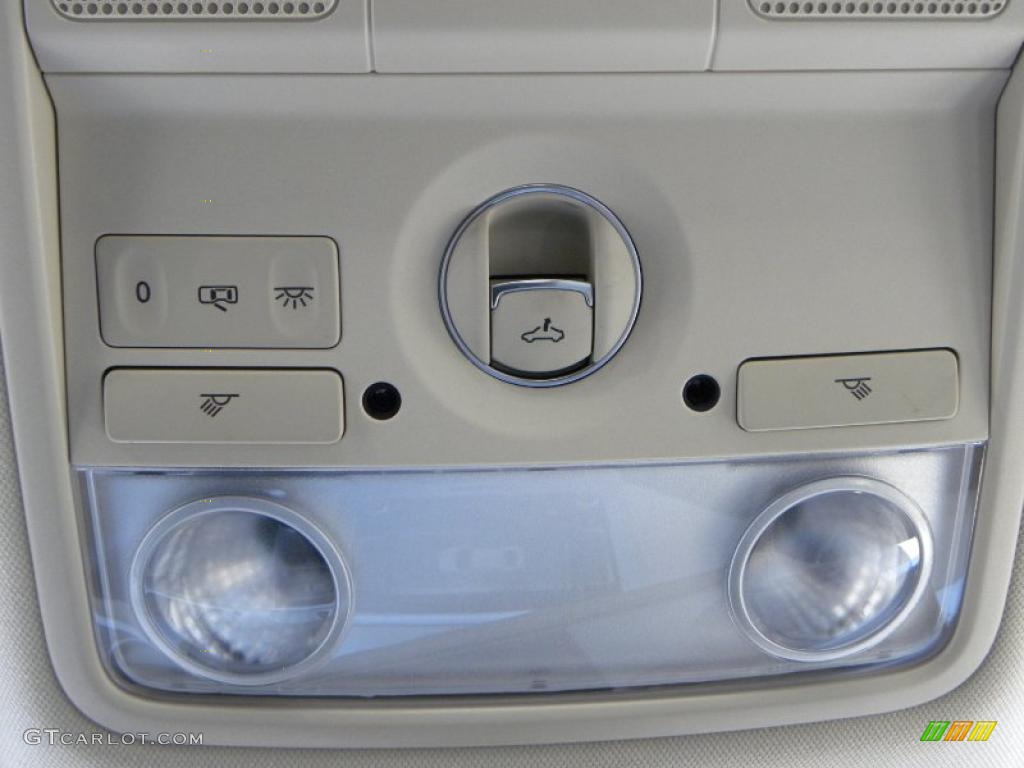 2009 Volkswagen CC Luxury Controls Photo #40098363