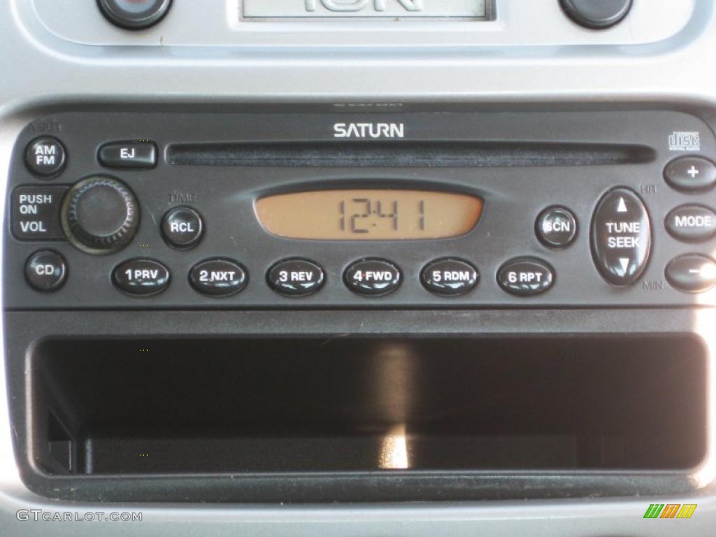 2004 Saturn ION 2 Quad Coupe Controls Photo #40102375