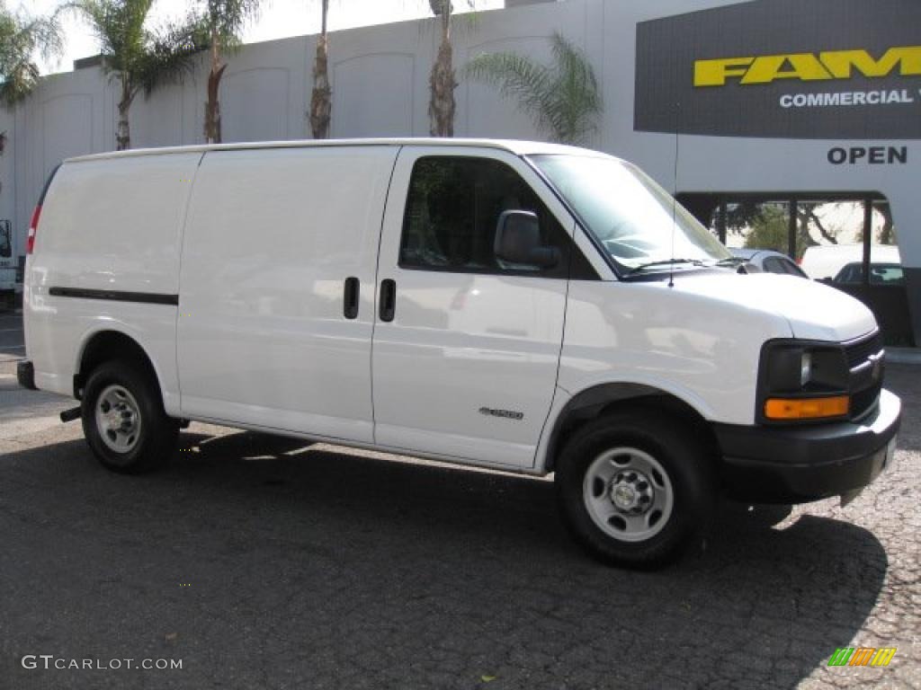 Summit White 2006 Chevrolet Express 2500 Cargo Van Exterior Photo #40103219