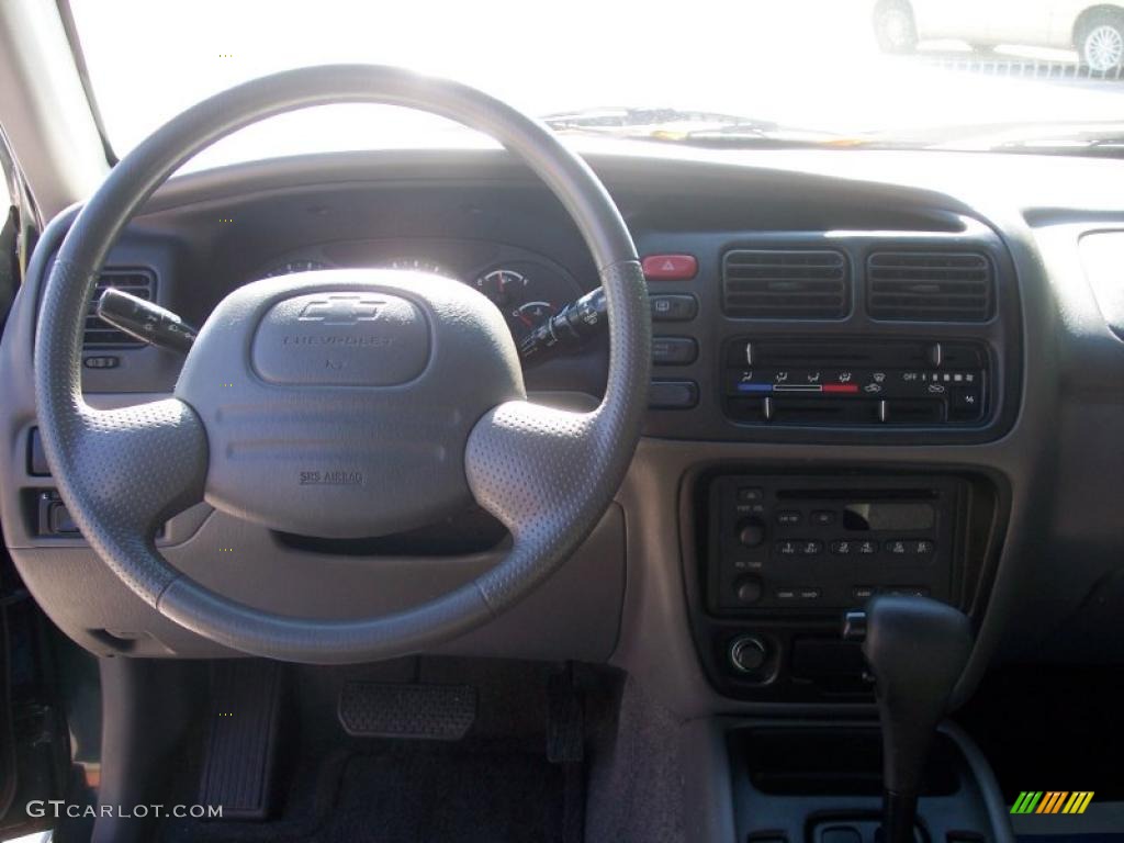 2003 Chevrolet Tracker LT Hard Top Medium Gray Dashboard Photo #40105583