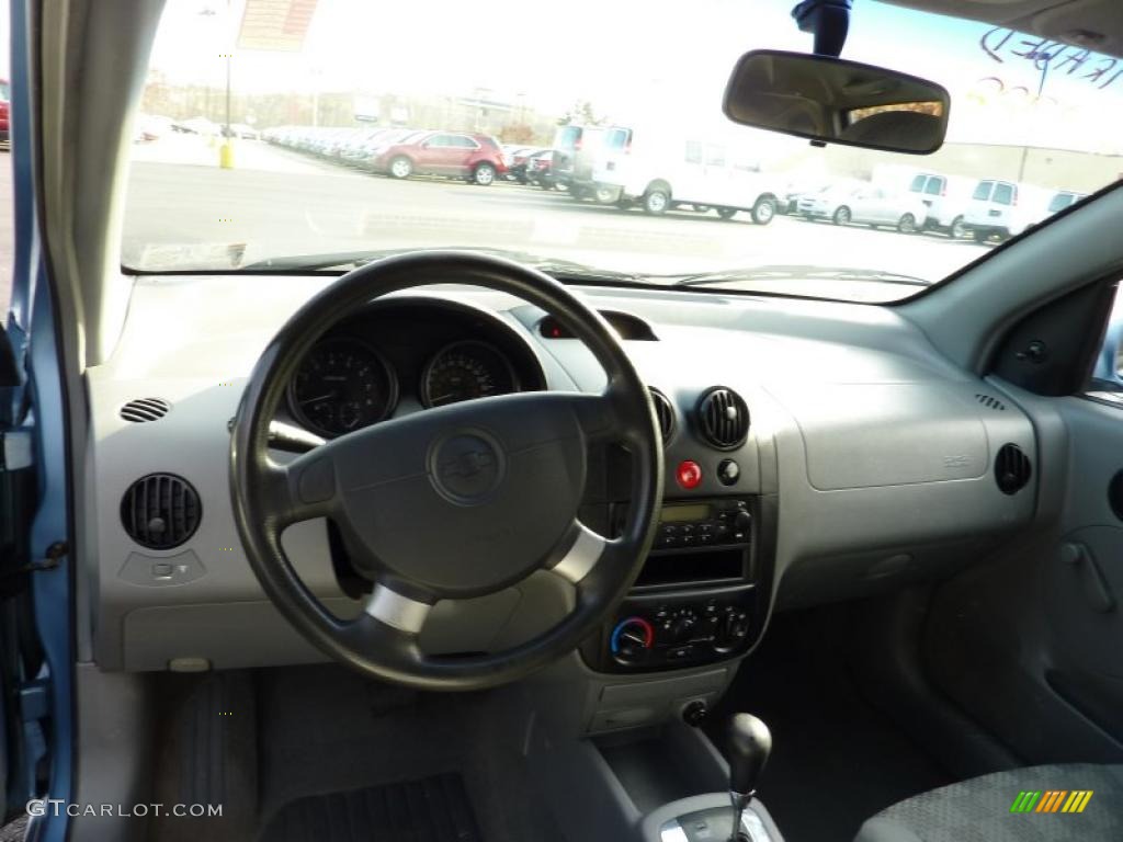 2004 Chevrolet Aveo Hatchback Gray Dashboard Photo #40107855