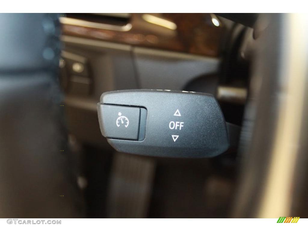 2011 BMW 3 Series 328i Coupe Controls Photo #40109331