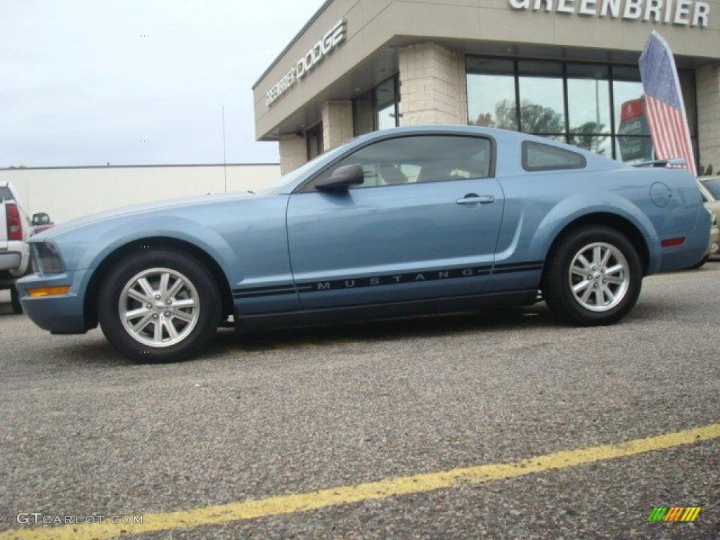 2006 Mustang V6 Deluxe Coupe - Windveil Blue Metallic / Dark Charcoal photo #3