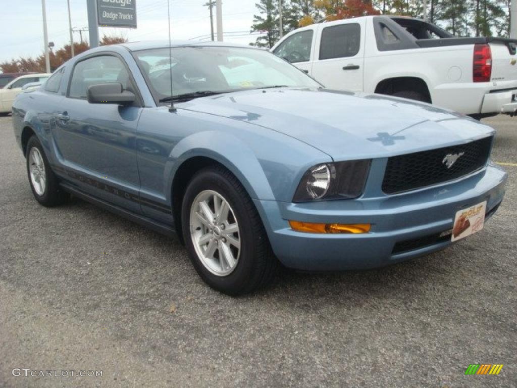 2006 Mustang V6 Deluxe Coupe - Windveil Blue Metallic / Dark Charcoal photo #8