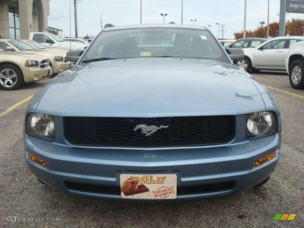 2006 Mustang V6 Deluxe Coupe - Windveil Blue Metallic / Dark Charcoal photo #9