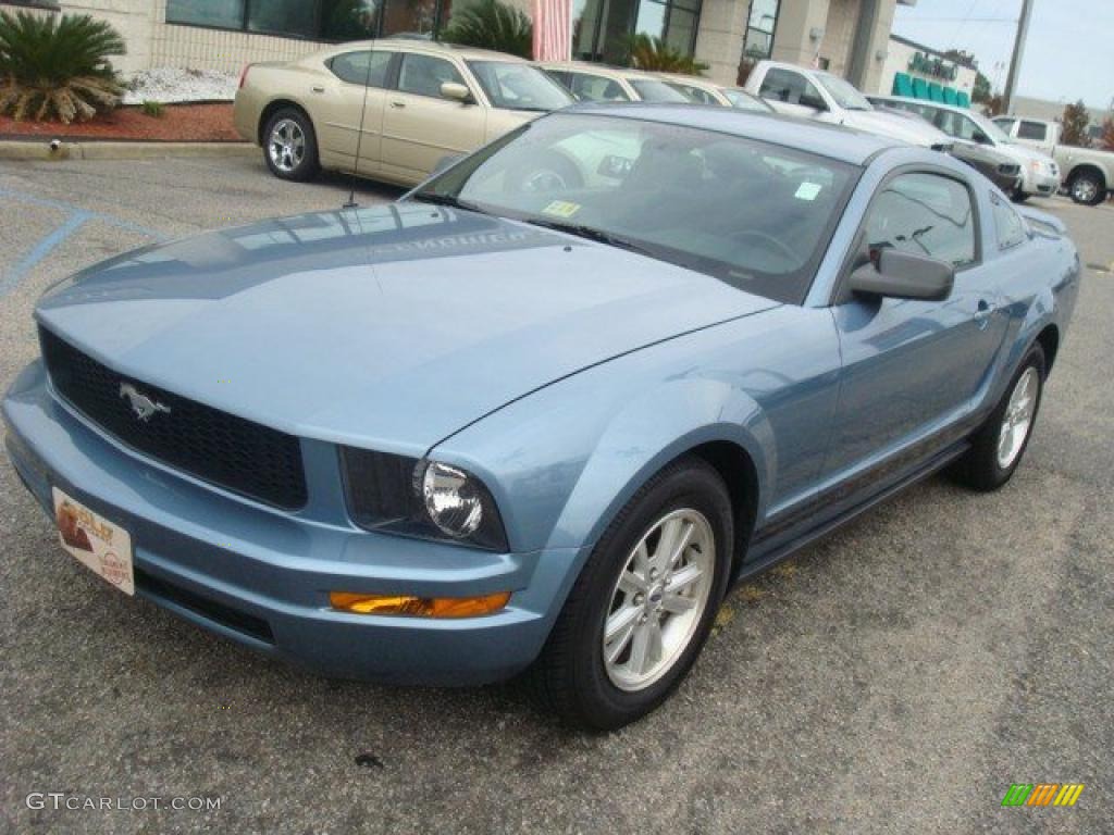 2006 Mustang V6 Deluxe Coupe - Windveil Blue Metallic / Dark Charcoal photo #10