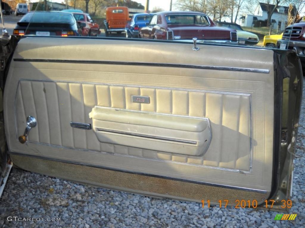 1969 Buick Skylark GS 350 Coupe Beige Door Panel Photo #40111835