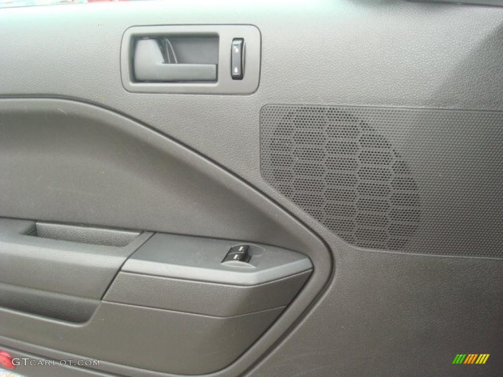 2006 Mustang V6 Deluxe Coupe - Windveil Blue Metallic / Dark Charcoal photo #13