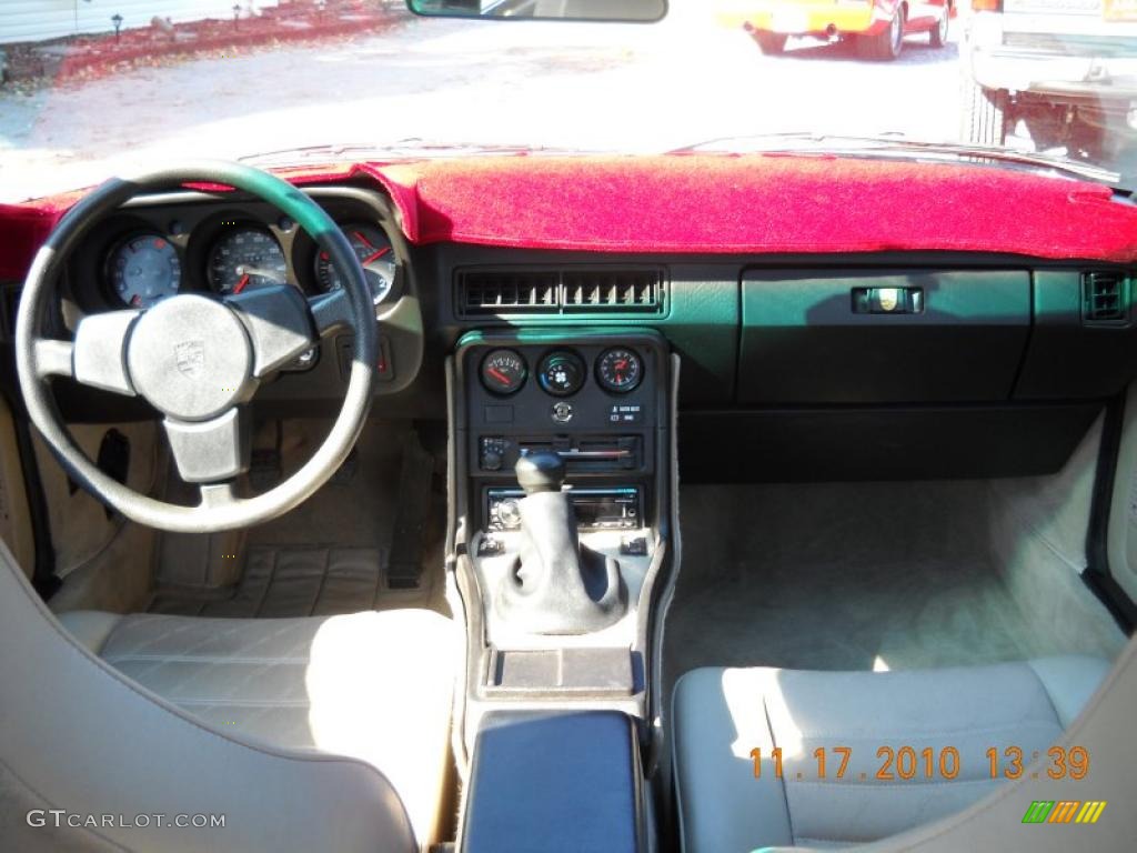 1987 Porsche 924 S Tan Dashboard Photo #40113003