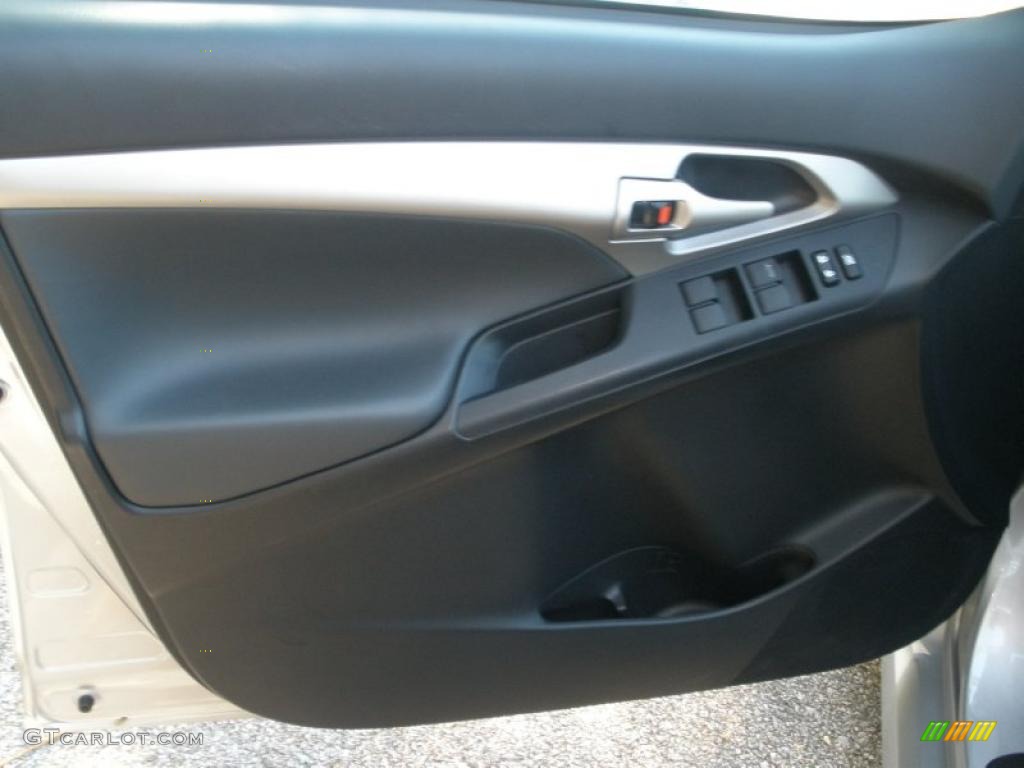 2010 Pontiac Vibe GT Ebony Door Panel Photo #40121339