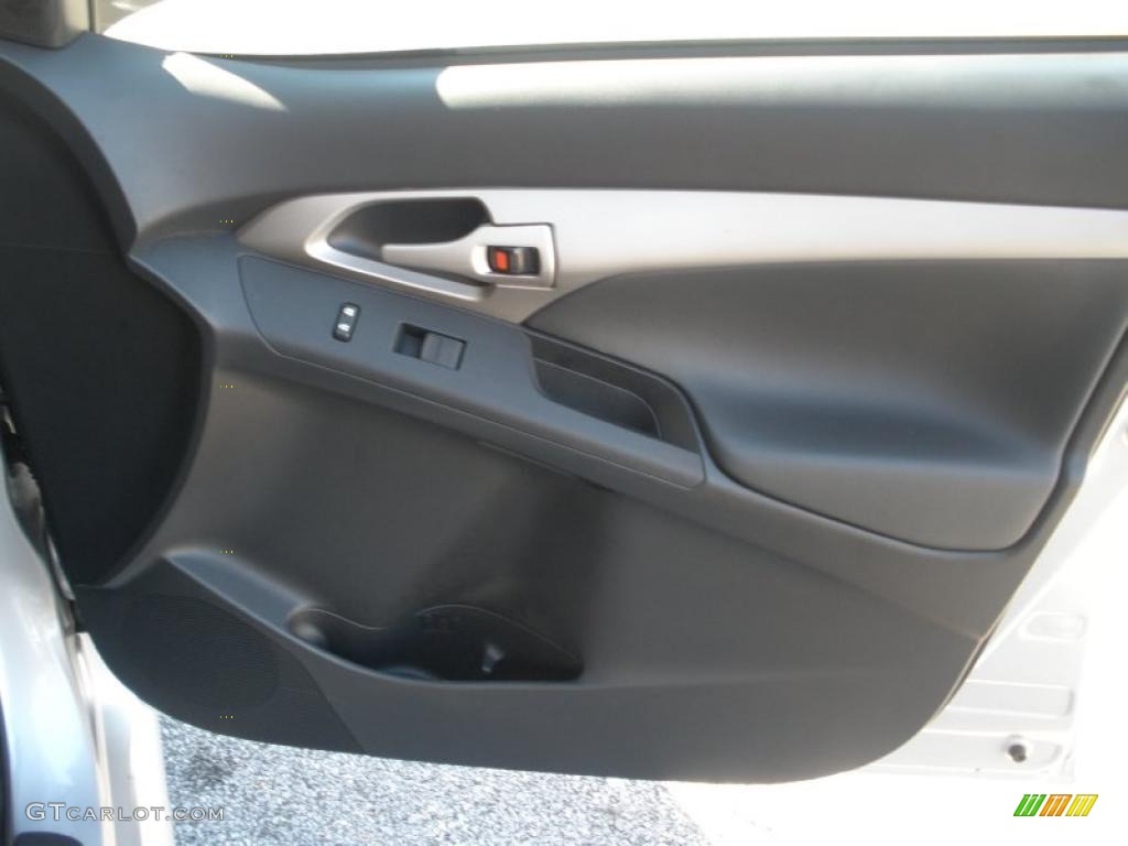 2010 Pontiac Vibe GT Ebony Door Panel Photo #40121427